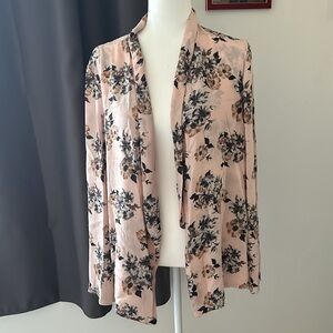 🎈3/$25🎈LUSH Light Pink Floral Kimono